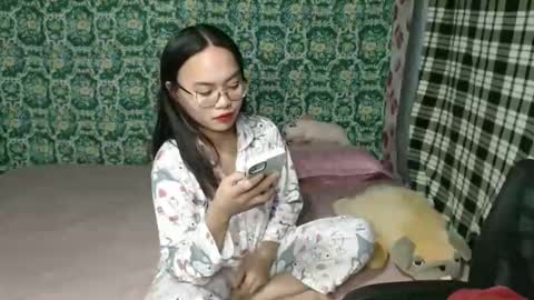 Snapshot of quinne_miles chatting on 12.16.25 Quinne online show from 12.16.25