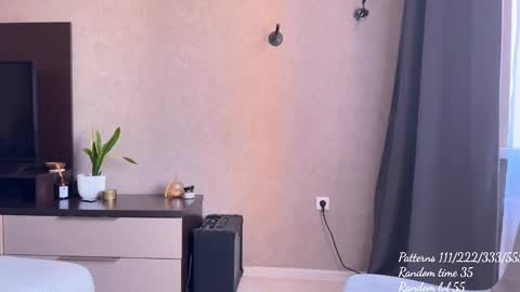 Next stream  December 1 FANSLY Loxrye online show from 01.20.25