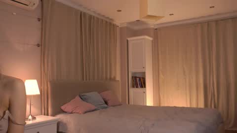 Snapshot of qwelbi chatting on 12.05.25 kiri online show from 12.05.25