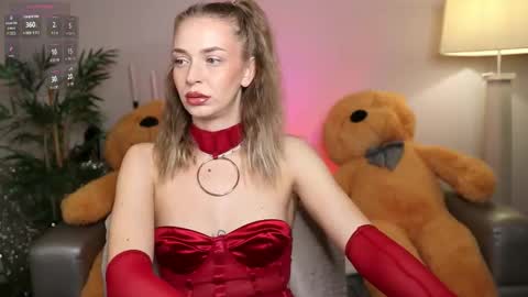 Nova Hollis online show from 12.20.25