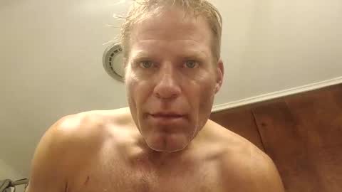 Snapshot of r04233054 chatting on 11.18.25 r04233054 online show from 11.18.25