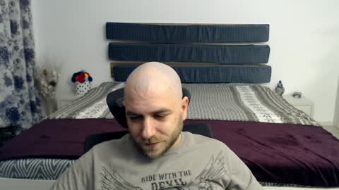 Snapshot of r0bila chatting on 01.24.25 R0bila online show from 01.24.25