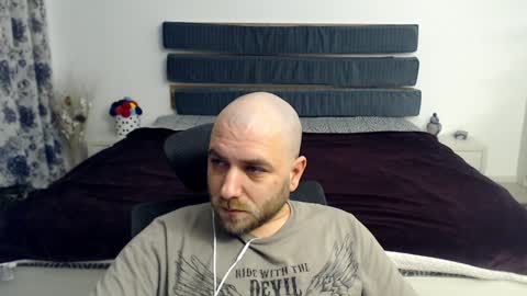 Snapshot of r0bila chatting on 01.25.25 R0bila online show from 01.25.25