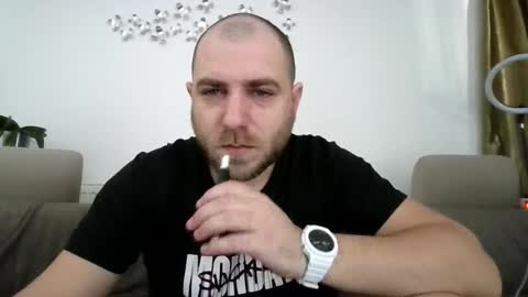 Snapshot of r0bila chatting on 03.04.25 R0bila online show from 03.04.25