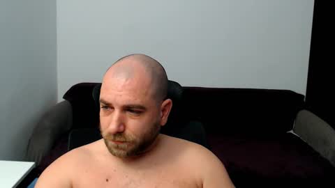 Snapshot of r0bila chatting on 09.24.25 R0bila online show from 09.24.25