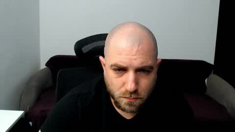 Snapshot of r0bila chatting on 09.28.25 R0bila online show from 09.28.25