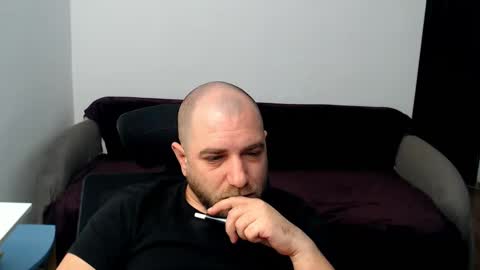 Snapshot of r0bila chatting on 10.17.25 R0bila online show from 10.17.25