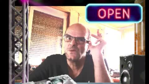 Snapshot of r_2d2_ chatting on 10.24.25 dj mike online show from 10.24.25