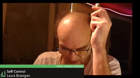 Snapshot of r_2d2_ chatting on 11.26.25 dj mike online show from 11.26.25