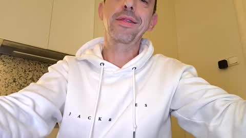 Snapshot of rabosoy chatting on 12.17.25 rabosoy online show from 12.17.25