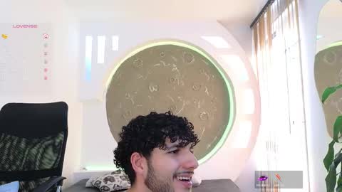 Snapshot of rafael_mendez chatting on 09.10.25 R A F A E L online show from 09.10.25
