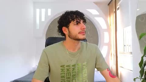 Snapshot of rafael_mendez chatting on 09.12.25 R A F A E L online show from 09.12.25