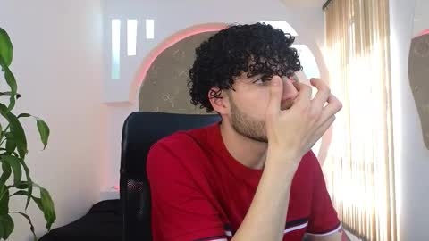 Snapshot of rafael_mendez chatting on 10.02.25 R A F A E L online show from 10.02.25