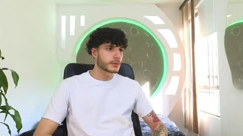 Snapshot of rafael_mendez chatting on 10.03.25 R A F A E L online show from 10.03.25