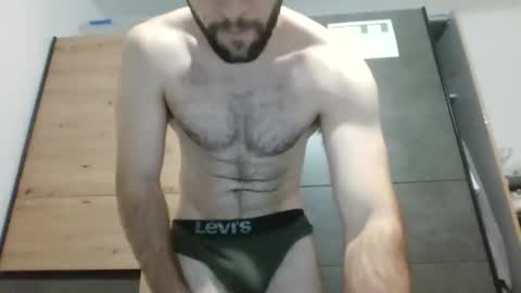 Snapshot of ragnarox386 chatting on 11.16.25 crash online show from 11.16.25