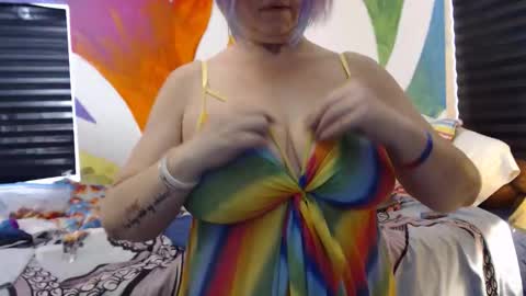 Snapshot of rainbow_n_lucky chatting on 11.12.25 RainbowNLucky online show from 11.12.25