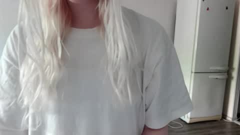 Snapshot of ramonadellavalle chatting on 05.19.26 10Kay online show from 05.19.26