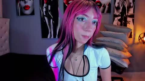 Snapshot of ramonasmith chatting on 12.28.24 Ramona online show from 12.28.24