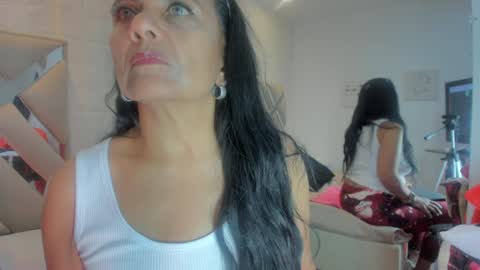 Raquel Moore  online show from 02.07.25