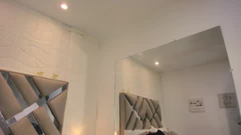 Raquel Moore  online show from 11.27.25