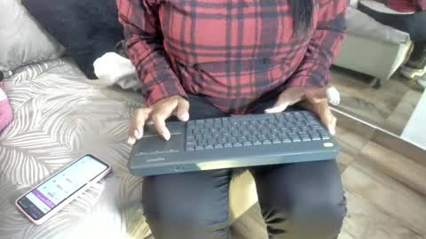 Raquel Moore  online show from 02.11.26