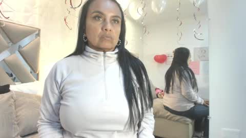 Raquel Moore  online show from 02.18.26