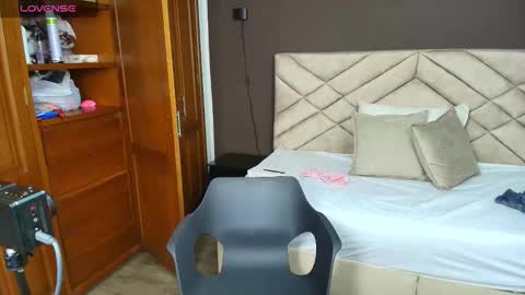 Raquel online show from 10.14.25