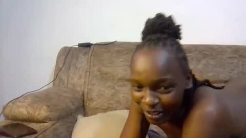 Snapshot of raquellayla chatting on 12.03.25 raquellayla online show from 12.03.25