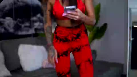 Raquelle online show from 09.22.25