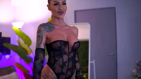 Raquelle online show from 11.23.25