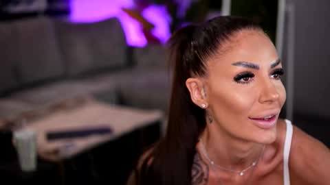 Raquelle online show from 03.18.26