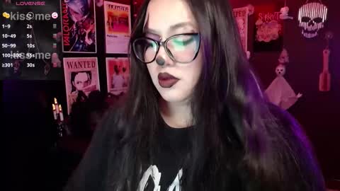 Snapshot of raven_darkk chatting on 10.11.25 Raven online show from 10.11.25