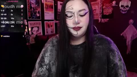 Snapshot of raven_darkk chatting on 10.27.25 Raven online show from 10.27.25