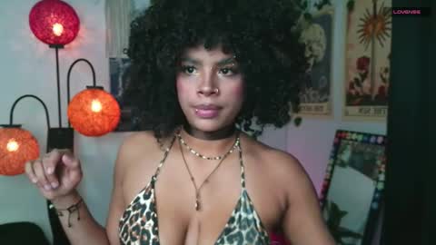 Snapshot of raven_luv chatting on 09.16.25 raven online show from 09.16.25