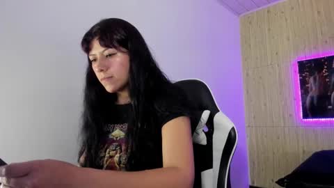 Snapshot of raven_rouge chatting on 02.12.26 gata online show from 02.12.26