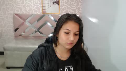 Snapshot of ravenn_ch chatting on 11.27.25 Ravenn online show from 11.27.25