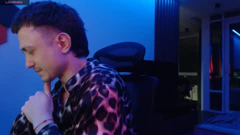 Snapshot of ravine_doleg chatting on 10.30.25 Alex Nash online show from 10.30.25