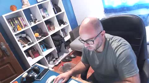 ravingr3d3 online show from 10.13.25