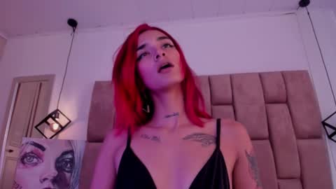 Snapshot of ravynrouge_ chatting on 10.20.25 ravynrouge_ online show from 10.20.25