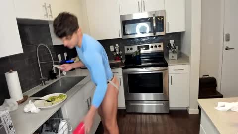 Snapshot of rawr_itsben chatting on 12.18.24 Its Ben online show from 12.18.24