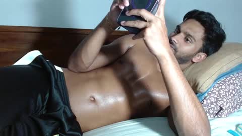 Snapshot of rayannzz chatting on 01.07.25 eyan online show from 01.07.25