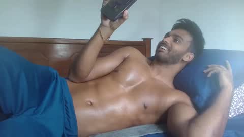 Snapshot of rayannzz chatting on 01.17.25 eyan online show from 01.17.25
