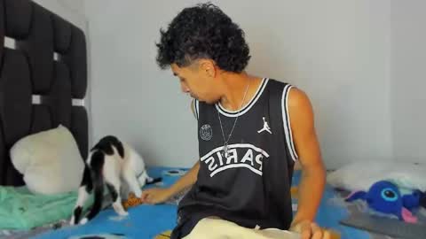 Snapshot of raydevil_ chatting on 11.03.25 Rayn online show from 11.03.25