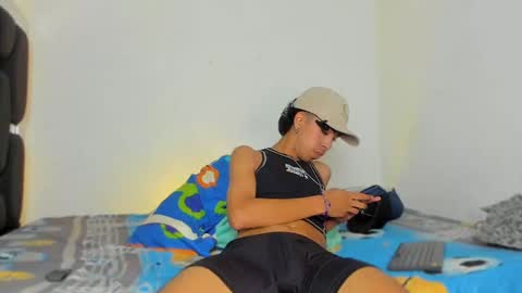 Snapshot of raydevil_ chatting on 11.11.25 Rayn online show from 11.11.25