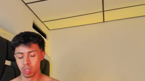 Snapshot of raydevil_ chatting on 11.26.25 Rayn online show from 11.26.25