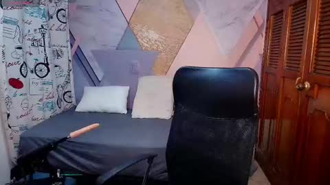 Snapshot of raylin_escobar chatting on 05.02.26 raylin_escobar online show from 05.02.26