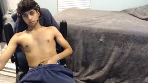 Snapshot of raymondg8596 chatting on 02.26.25 raymondg8596 online show from 02.26.25