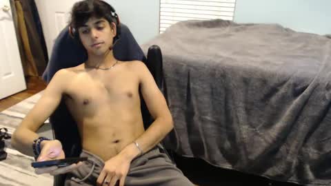 Snapshot of raymondg8596 chatting on 03.04.25 raymondg8596 online show from 03.04.25