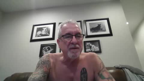 Snapshot of realsilverfox chatting on 10.23.25 realsilverfox online show from 10.23.25