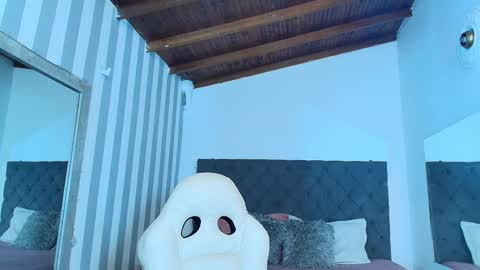 Snapshot of rebeca_cortez1 chatting on 01.07.25 I invite you to my birthday on November 3th online show from 01.07.25